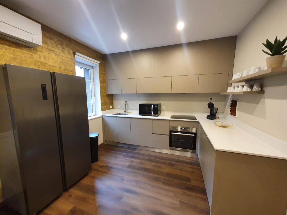 Legend Majestic - 3 Chambres - Parking Prive Gratuit - Centre Ville - Quai De Saone - Gare - Fibre Macon Exterior photo